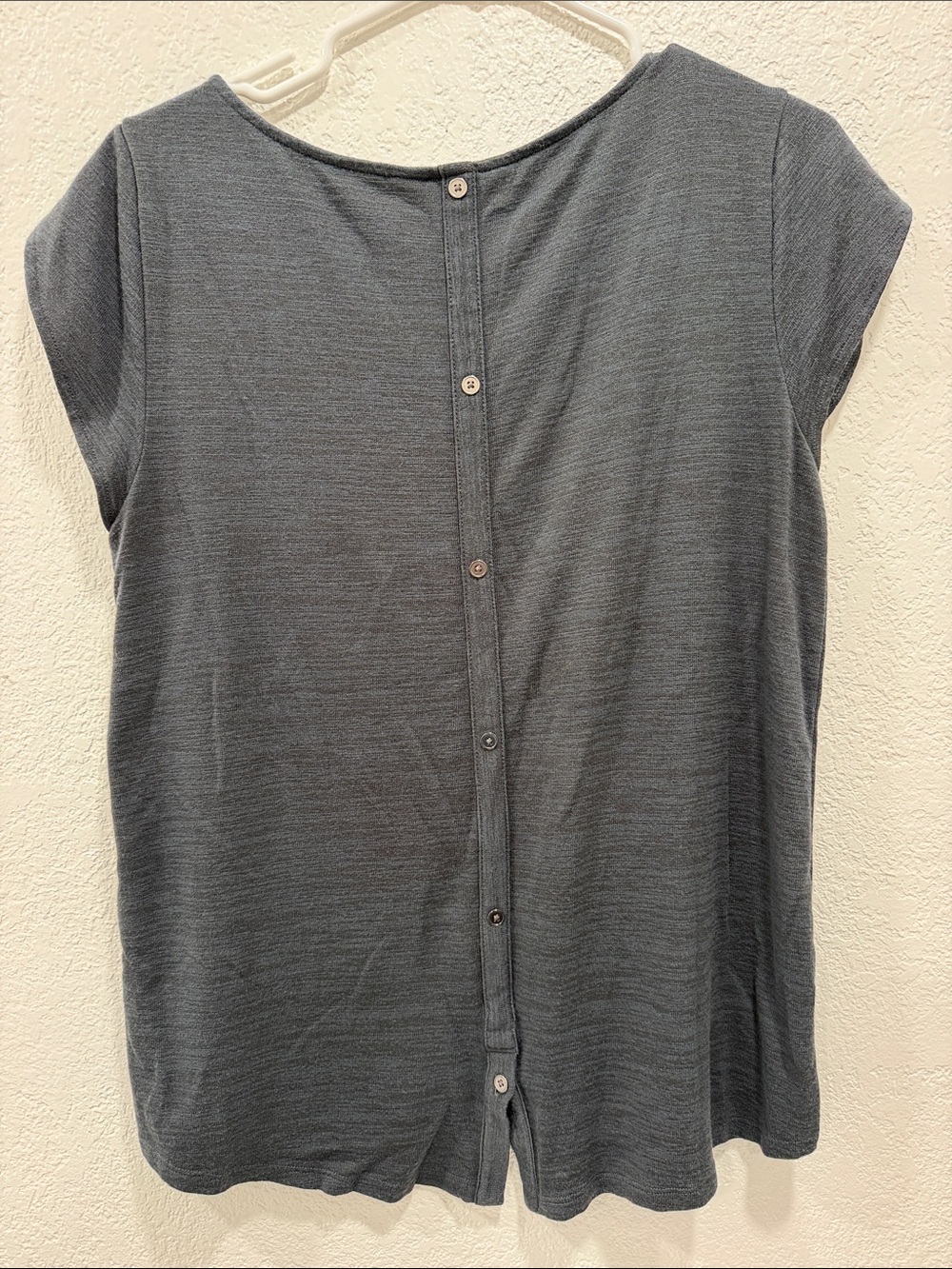 Market & Spruce Dark Grey Cap Sleeve Top with back-lined buttons Medium - Picture 2 of 6